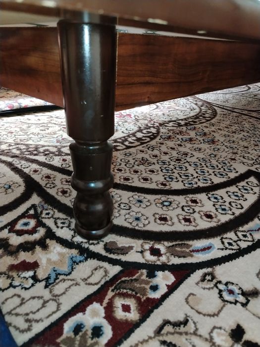 Хонтахта стол сотилади