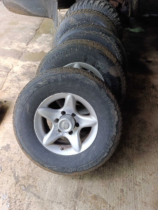 200EUR.Продавам комплект гуми с джанти:7J/ET-00/R15/255/70/6x139.7 Намират се в Велико Търново. Телефон за връзка:0879392021