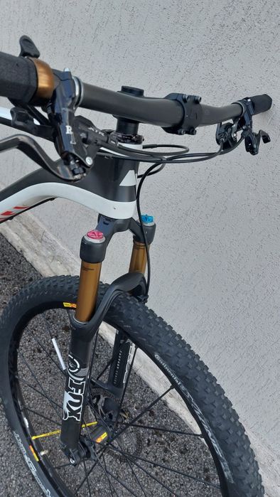 MTB de competiție Canyon 29" full carbon, ultra-ușoară