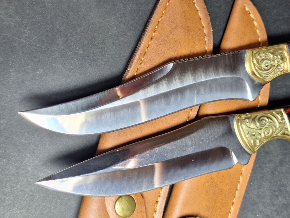 Ловен нож с кожена кания (два модела)