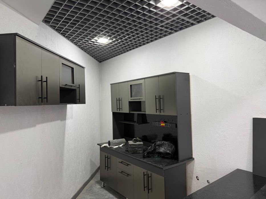 Помещения под офис или салон 84 кв.м с новым ремонтом .