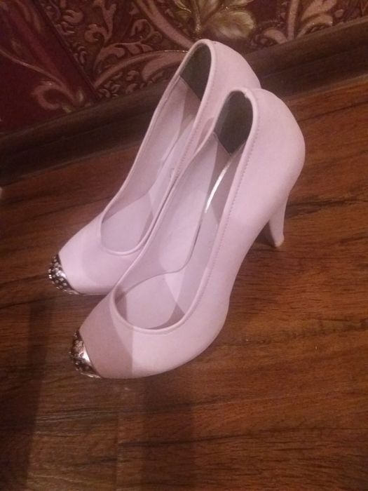 Свадебные туфли  Турция 36, и розовые 38 разм Турция!.