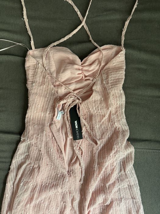 Рокля midi Fashion Nova
