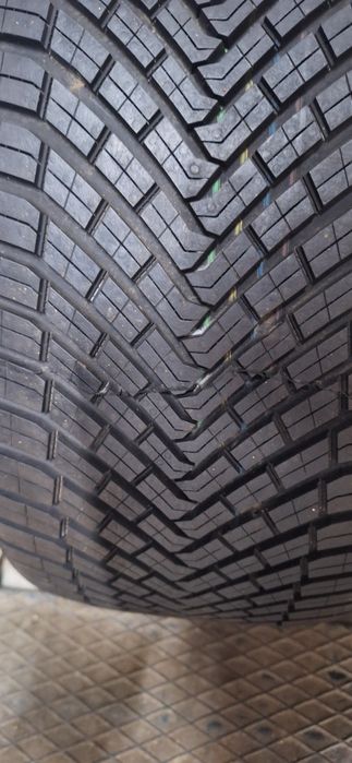 НОВИ! 2 бр 255 40 18 Continental allseasoncontact
