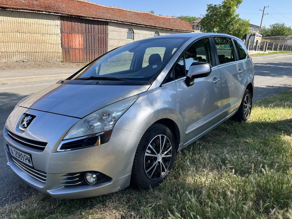Продавам Peugeot 5008 1.6 HDI