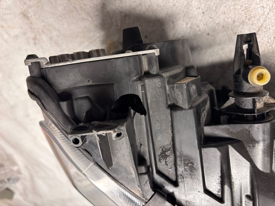 Десен фар • Dacia Duster II (2017–2021)