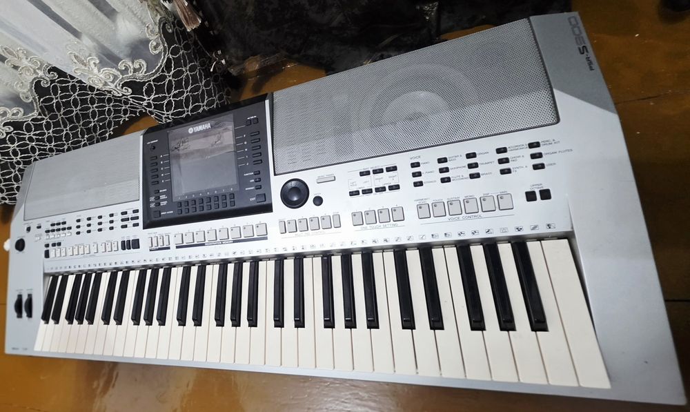 Продаётся  yamaha psr S900