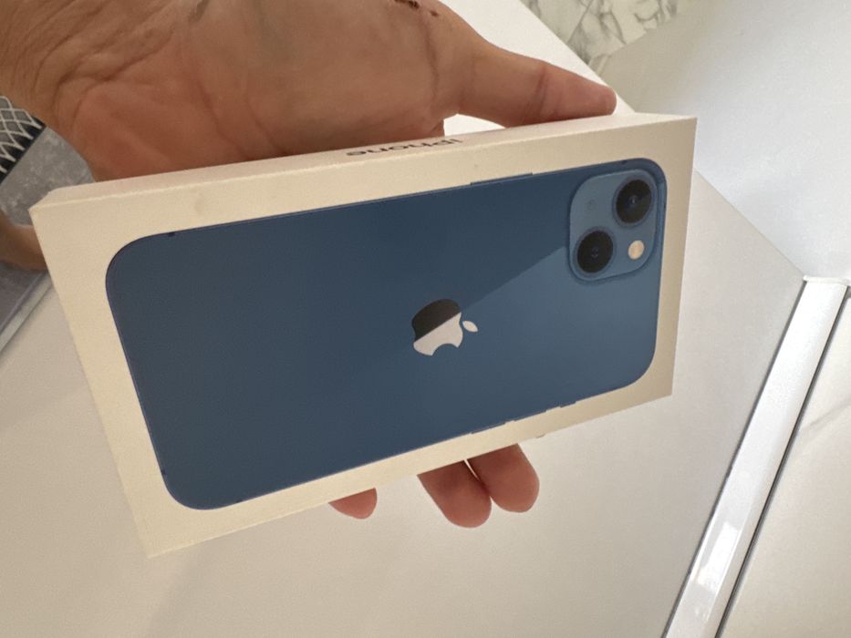 Продам Iphone 13, 2021 года