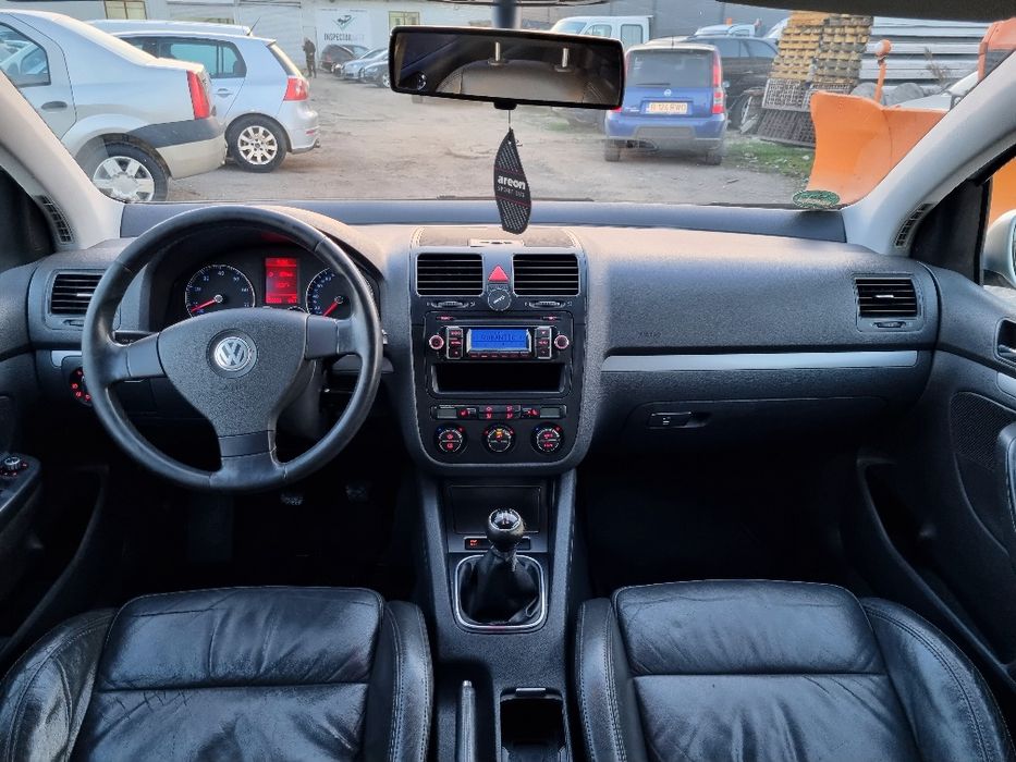 Volkswagen Golf V an 2005 1.4i         1099 euro!