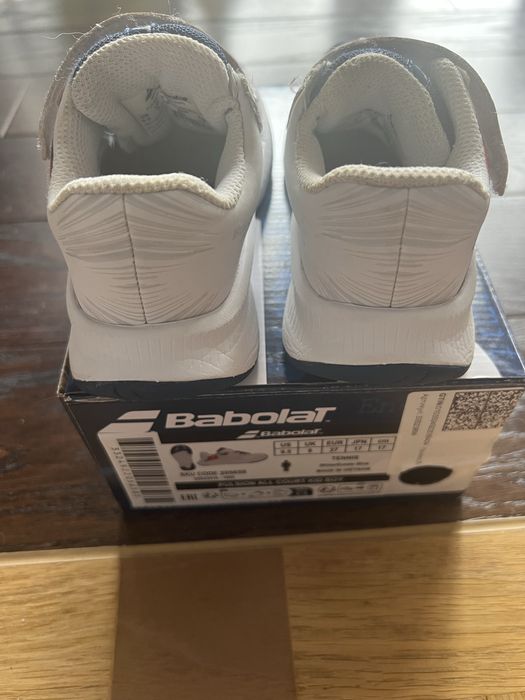 Продам кроссовки  для девочки Babolat