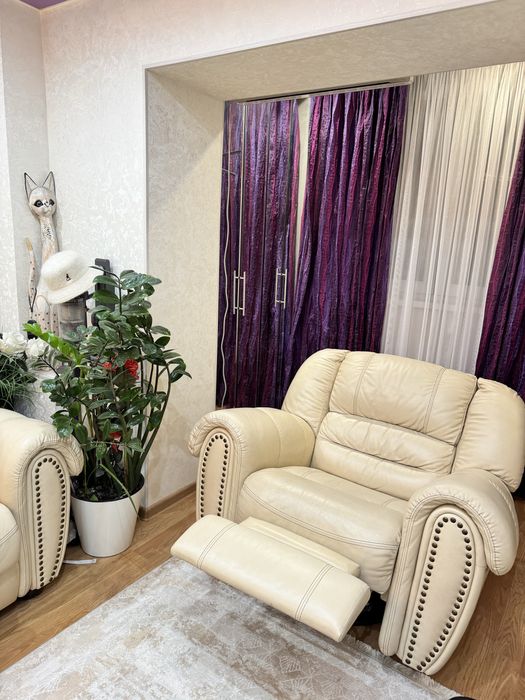 Продам кожанный диван