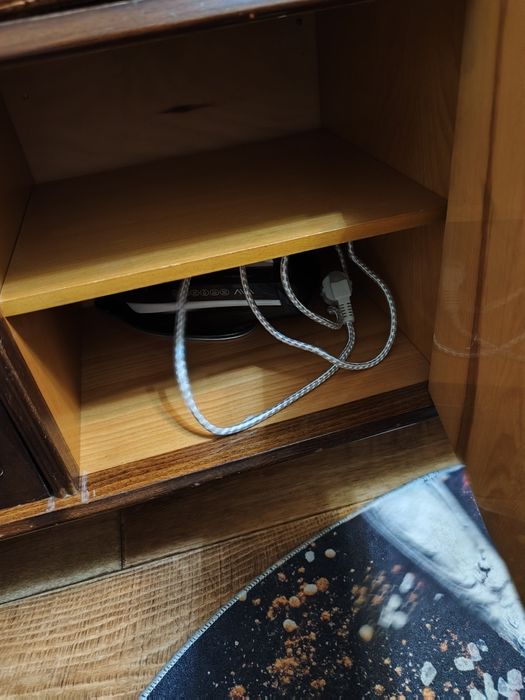 Трюмо и 2 тумбочки