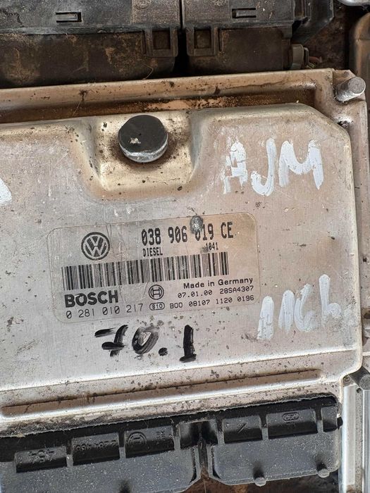 Компютър моторен еку ecu електронен блок двигател пасат 1.9тди ajm