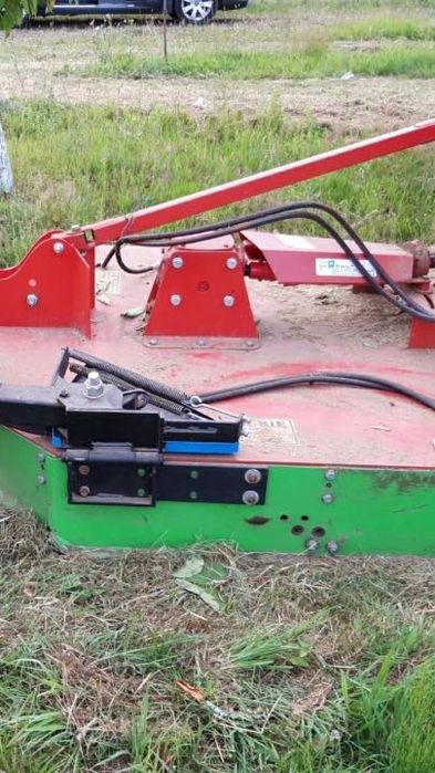 Отклоняваща се косачка