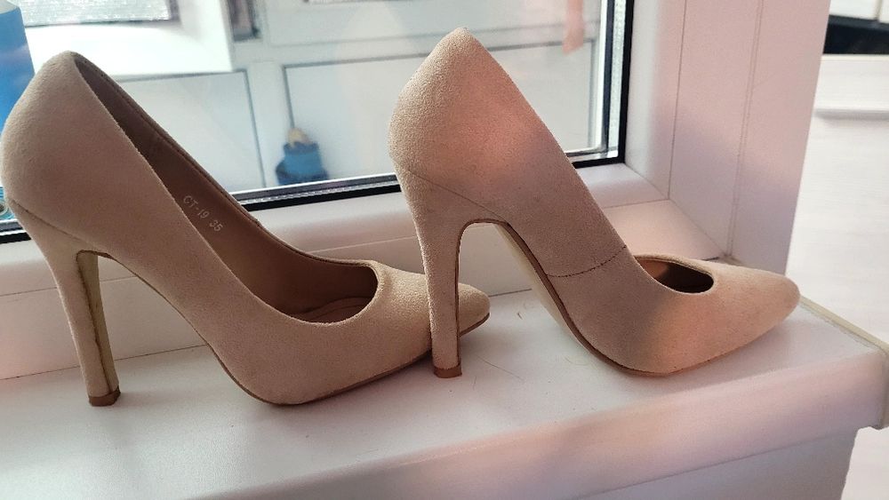 Pantofi cu toc mărimea 35