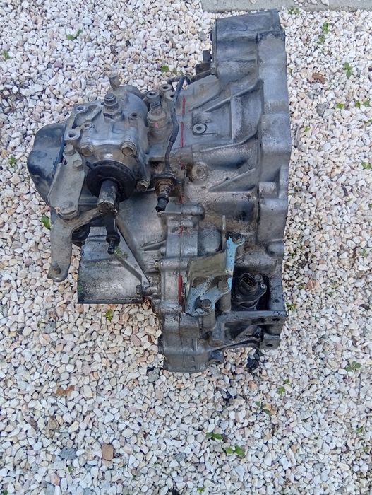 Скоростна кутия Тойота Авенсис D4D 2000г