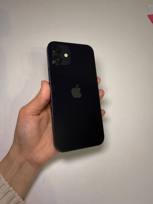 Продаю Iphone 12