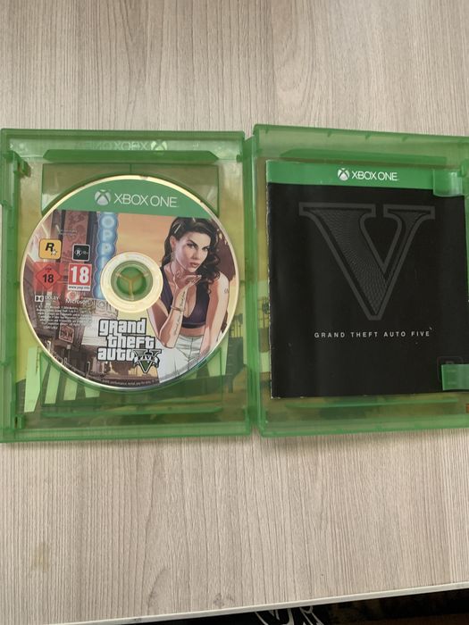 Vand Xbox one S 1TB cu gta 5 inclus,controler si toate cablurile necesare ,cablu HDMI si cablu de alimentare!