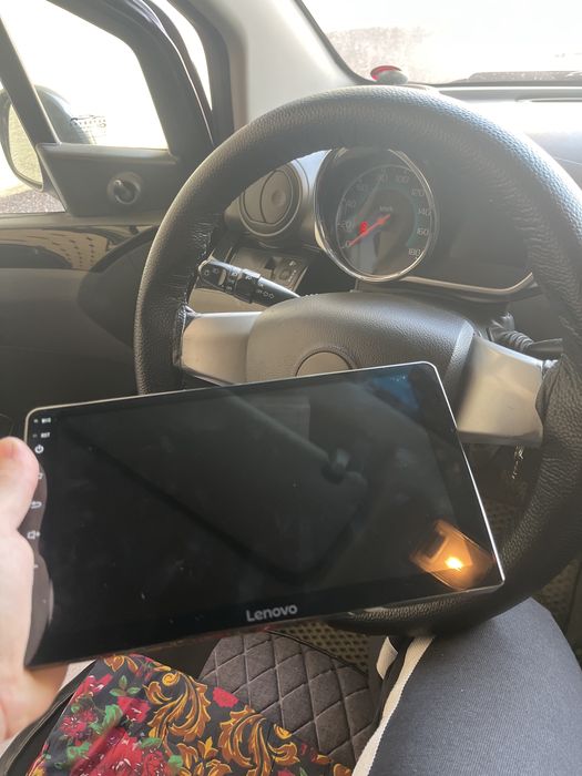 Lenovo monitor sotiladi