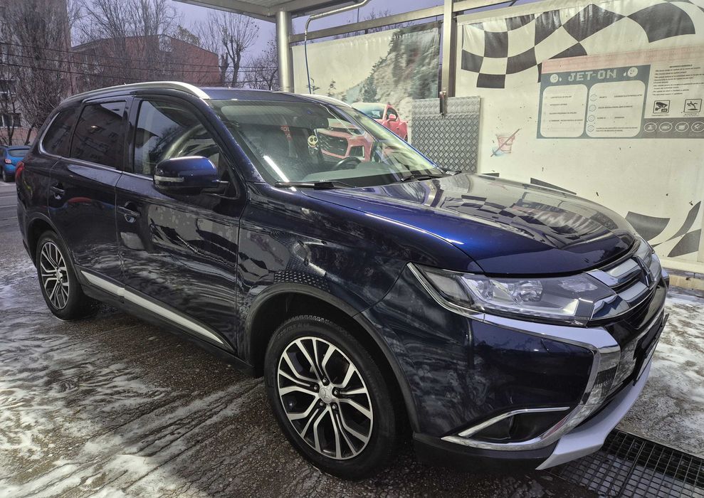 Mitsubishi Outlander III 2.2 4WD – Automata, Full option | 7 locuri | Istoric complet reprezentanță