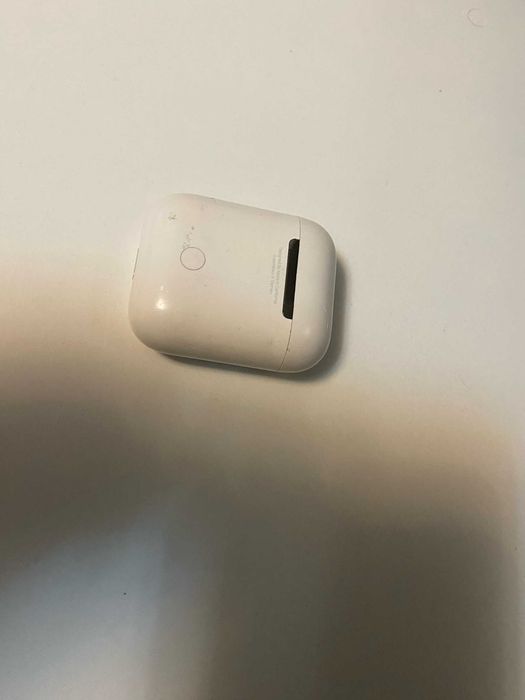 Продам Airpods 2 кейс (ОРИГИНАЛ)