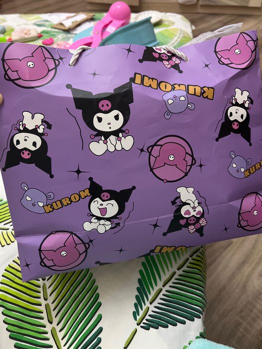 Отдам даром шапка бейсболки и кроссовки для малыша