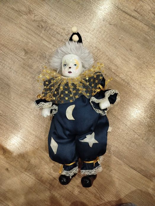 стара, парцалена кукла с порцеланови  ръце, крака и глава- 38см.