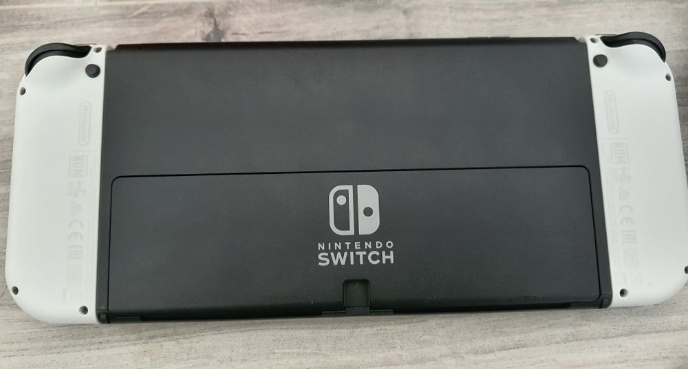 Nintendo switch oled la cutie modat cu cip