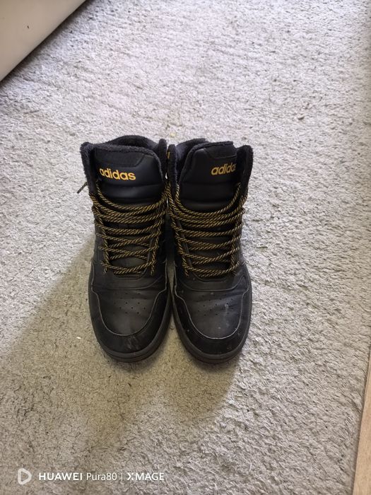 Продам Адидас кроссовки