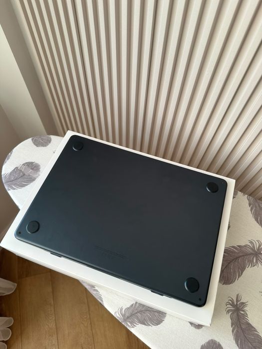 Macbook m2 air.