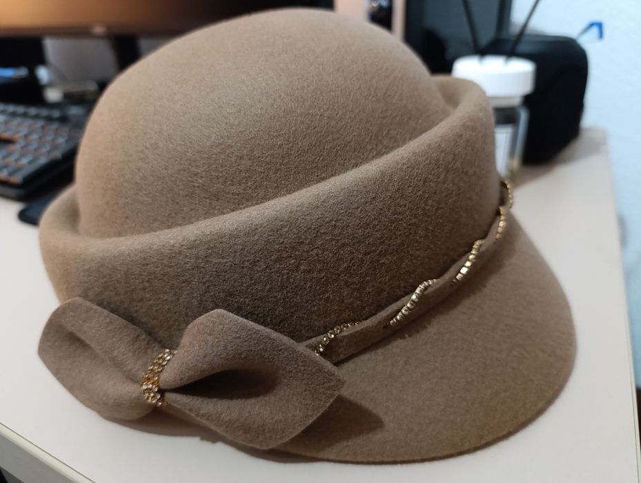 Palarie moderna, maro deschis (noua)