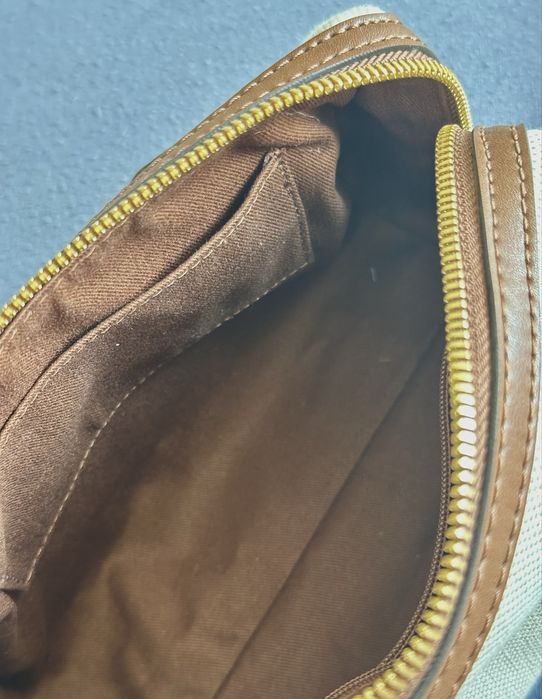 Дамска чанта CHARLES & KEITH
