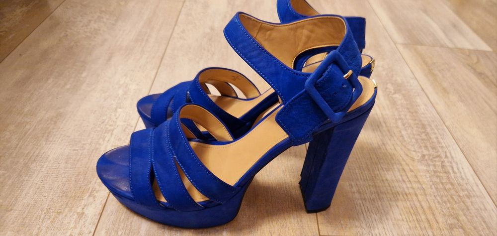 Дамски сандали на ток Guess