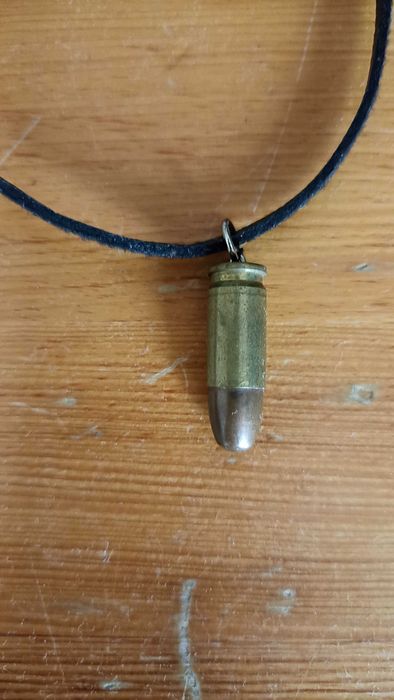 Висулка с патрон куршум