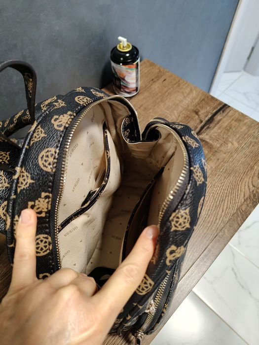 Раница.    Guess