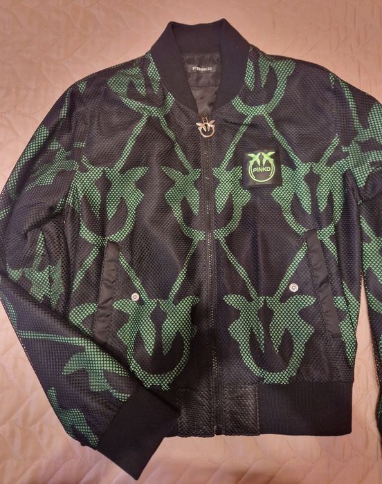 Бомбър Pinko,М размер.Неопренов елек Under Armour, XS