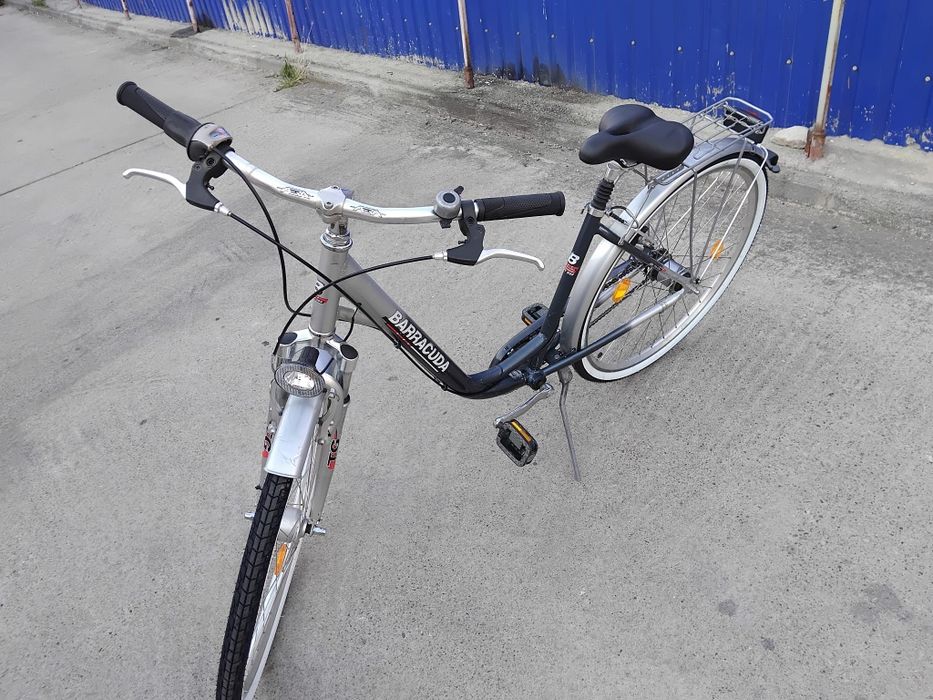 Vând bicicleta din aluminiu pentru damă
