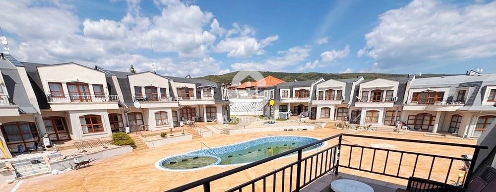 Продава се Тристаен апартамент в с. Кошарица, Област Бургас - 76 кв.м за 638 €/кв.м - Снимка #1