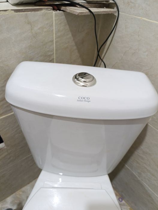 Унитаз с бочком в хорошем состоянии