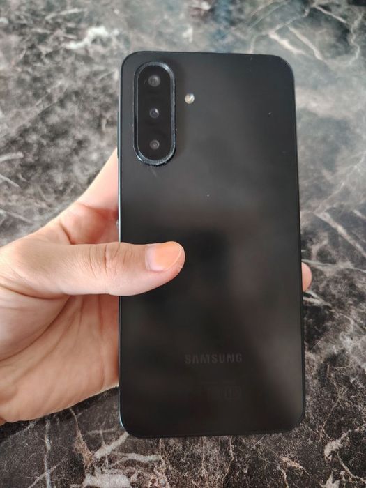 Samsung A17 telefoni
