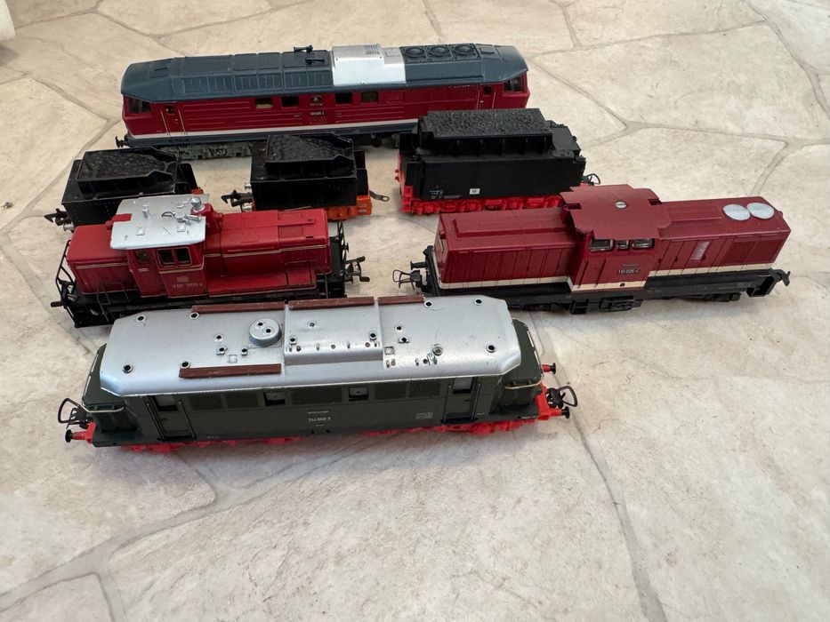 Lot 4 locomotive PIKO scara H0 si 3 vagoane de locomotive Fleischmann scara H0