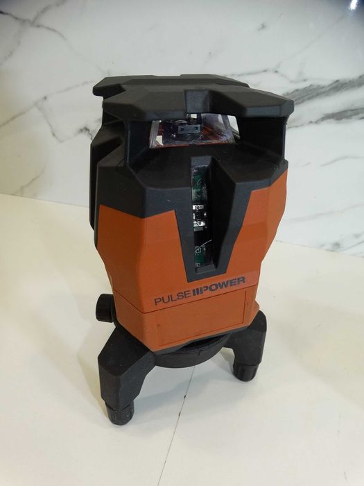 Hilti PM 40 MG - Мултилинеен лазер с зелен лъч