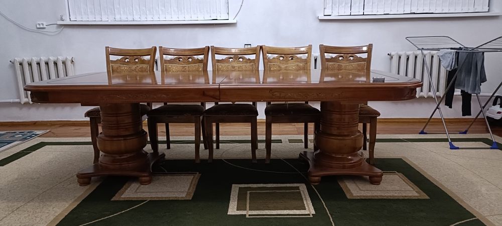 Стол для гостинный