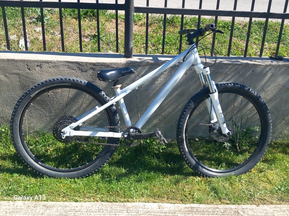 Dirt bike întreg sau pe piese