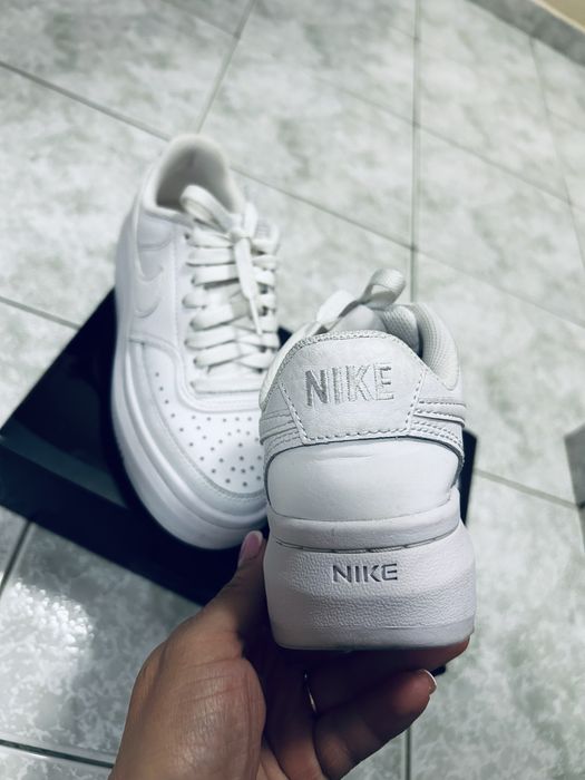 Маратонки Nike с платформа