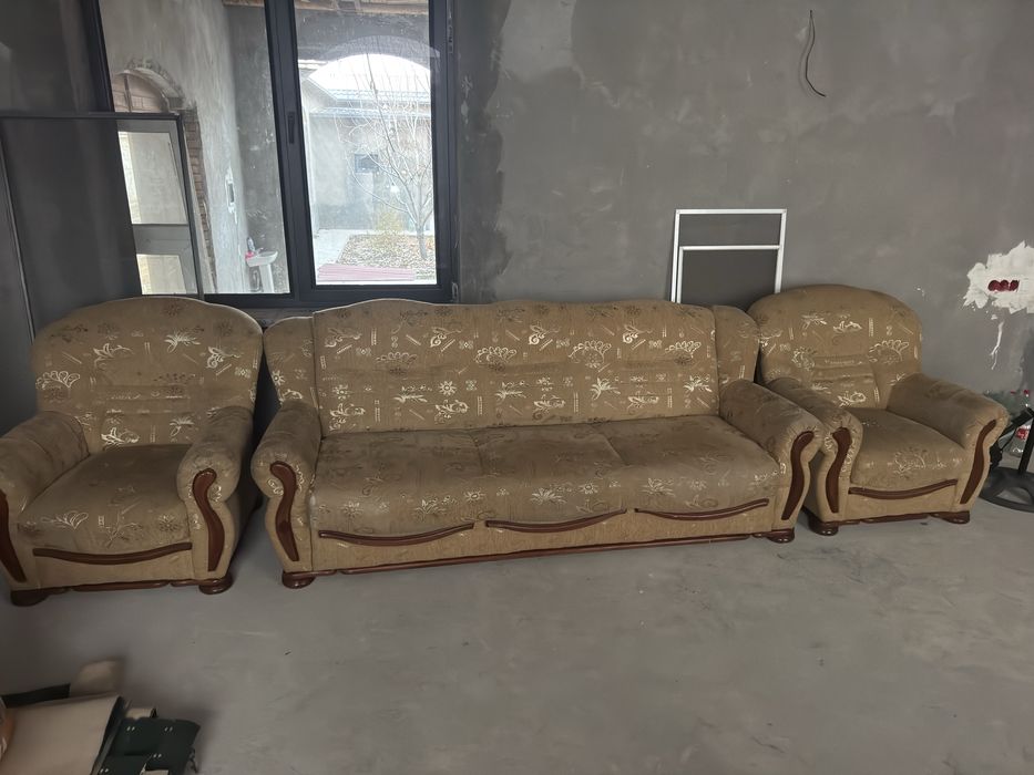 Диван креслоси билан сотилади