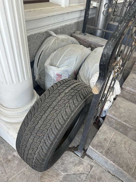 Продам оргинальные шины на 200 или же 570 практический новая!