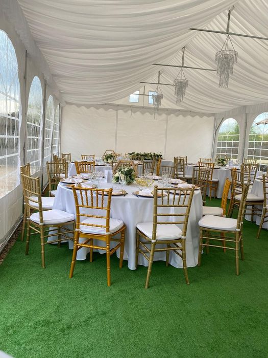 Inchiriez cort evenimente  , mese , scaune ,aranjamente florale