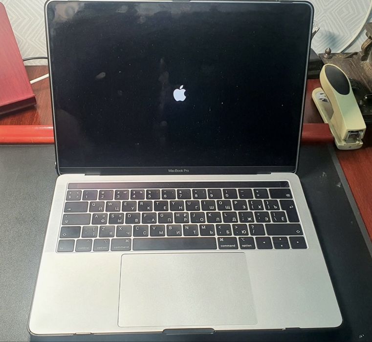 Продам MacBook Pro 13 дюймовый 2019 года