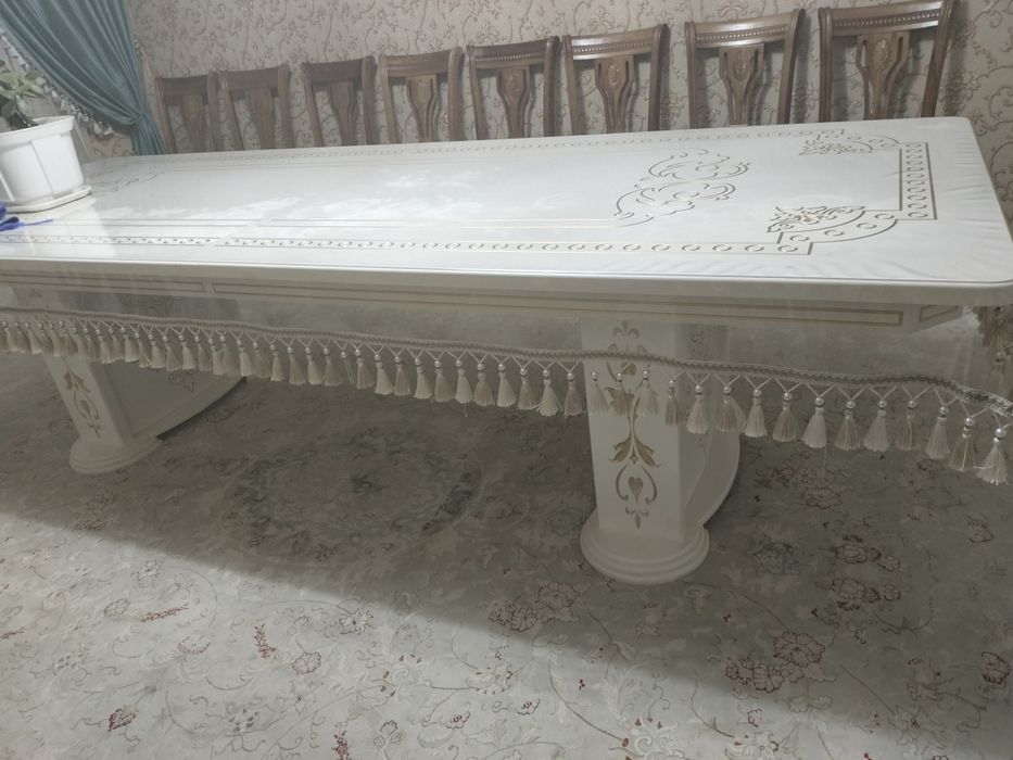 Стол для   гостей